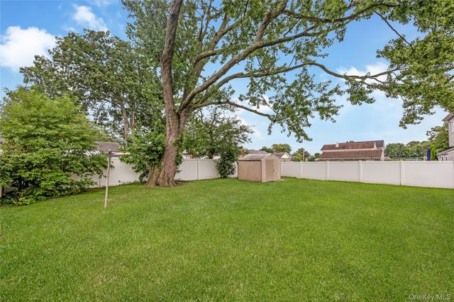 11 Delano Place, West Babylon, NY 11704