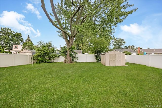 11 Delano Place, West Babylon, NY 11704
