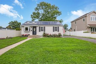 11 Delano Place, West Babylon, NY 11704