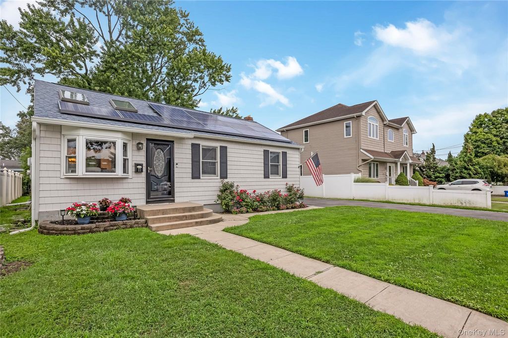 11 Delano Place, West Babylon, NY 11704 — photo 2