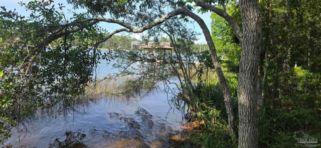 5056 San Miguel St, Milton, FL 32583