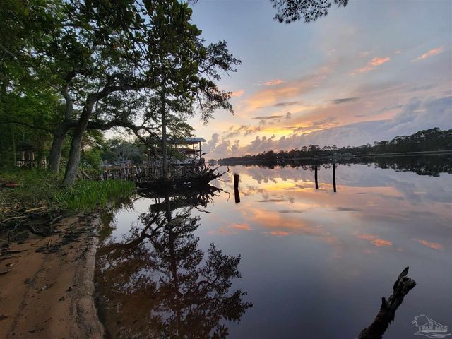 5056 San Miguel St, Milton, FL 32583