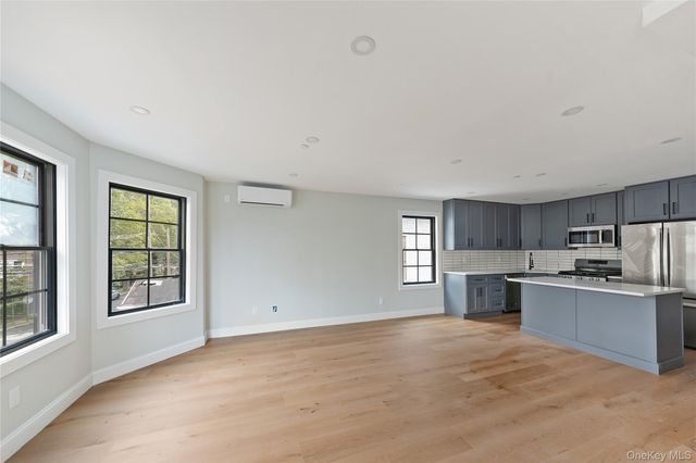 356 S 10th Avenue, Mount Vernon, NY 10550