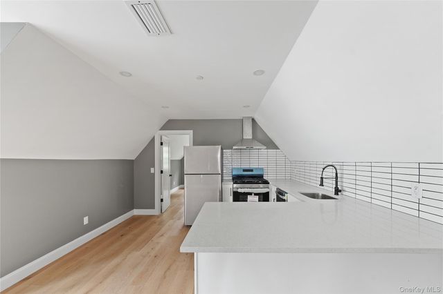 356 S 10th Avenue, Mount Vernon, NY 10550