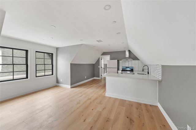 356 S 10th Avenue, Mount Vernon, NY 10550