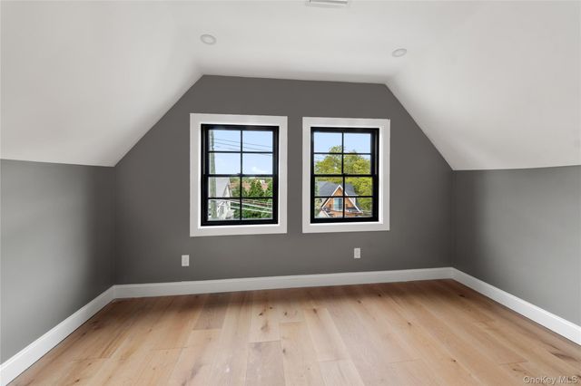 356 S 10th Avenue, Mount Vernon, NY 10550