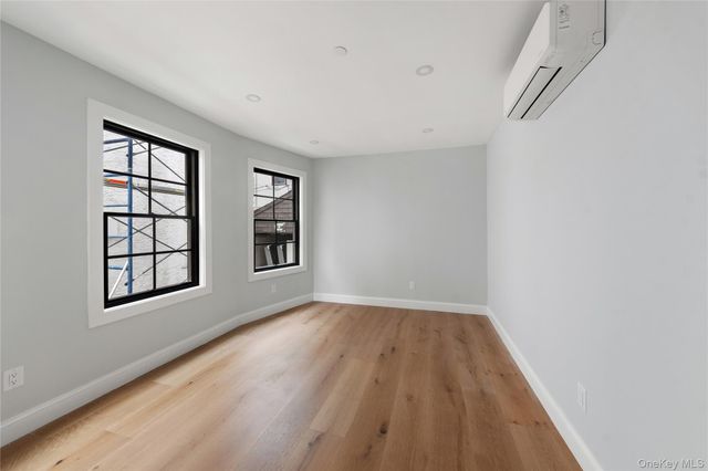 356 S 10th Avenue, Mount Vernon, NY 10550