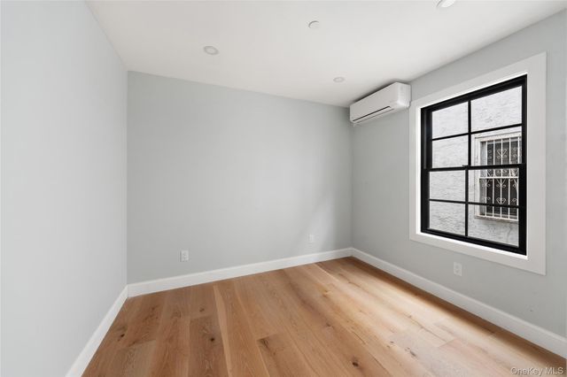 356 S 10th Avenue, Mount Vernon, NY 10550