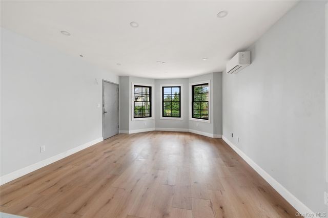 356 S 10th Avenue, Mount Vernon, NY 10550