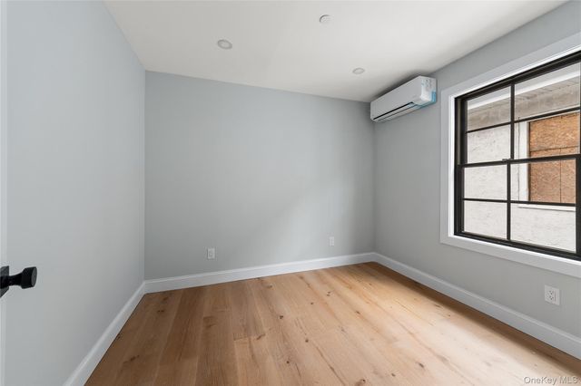 356 S 10th Avenue, Mount Vernon, NY 10550