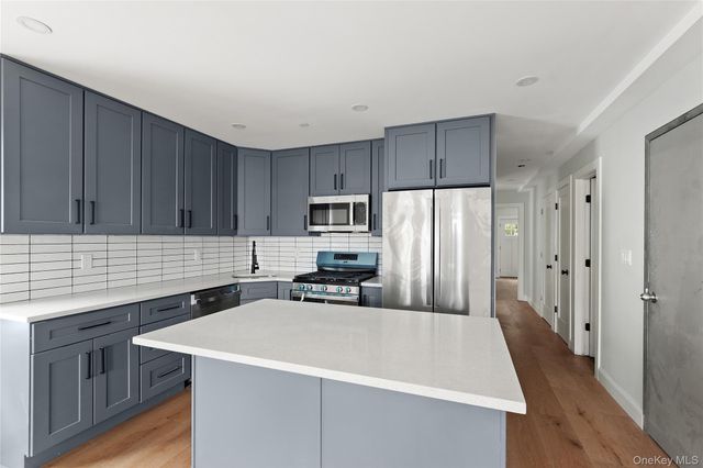 356 S 10th Avenue, Mount Vernon, NY 10550