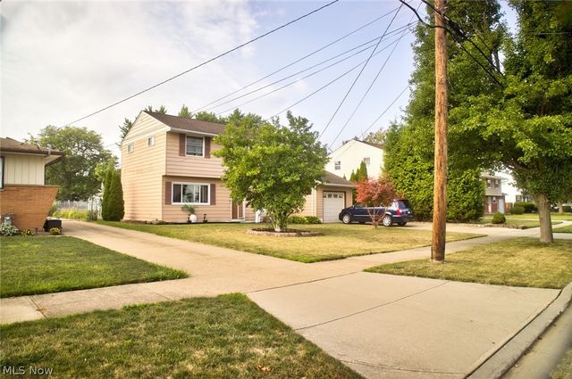 14065 Heatherwood Drive, Brook Park, OH 44142