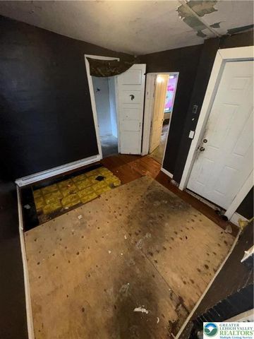 4856 Huckleberry Road, South Whitehall Twp, PA 18069