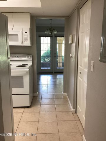 3913 MISSION Drive 7, Jacksonville, FL 32217