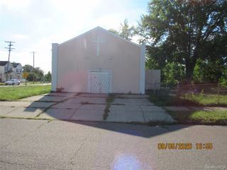 8909 Holcomb Street, Detroit, MI 48213