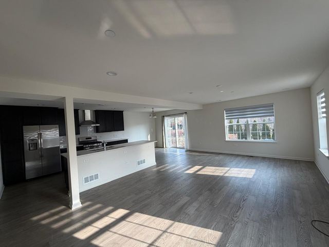 579 Bobby Ann Court, Roselle, IL 60172