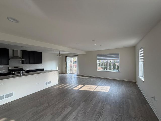 579 Bobby Ann Court, Roselle, IL 60172