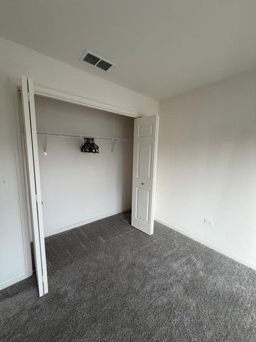 579 Bobby Ann Court, Roselle, IL 60172