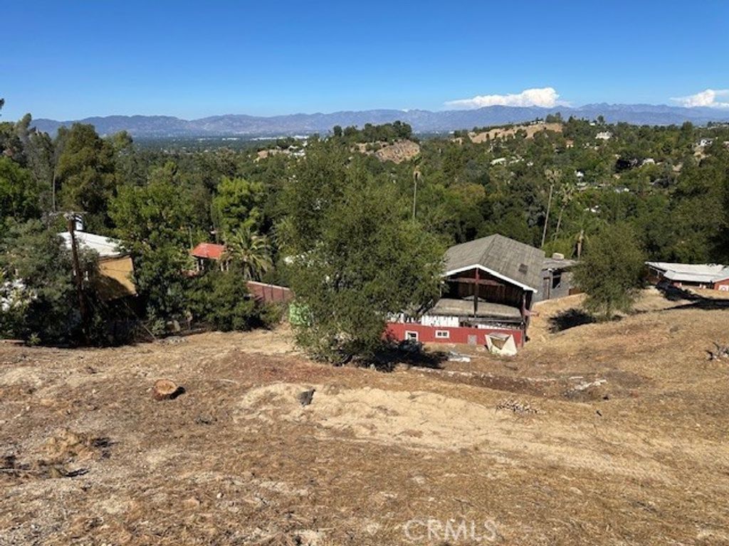 Image 12 of property listing at 4631 Caritina, Tarzana, CA 91356