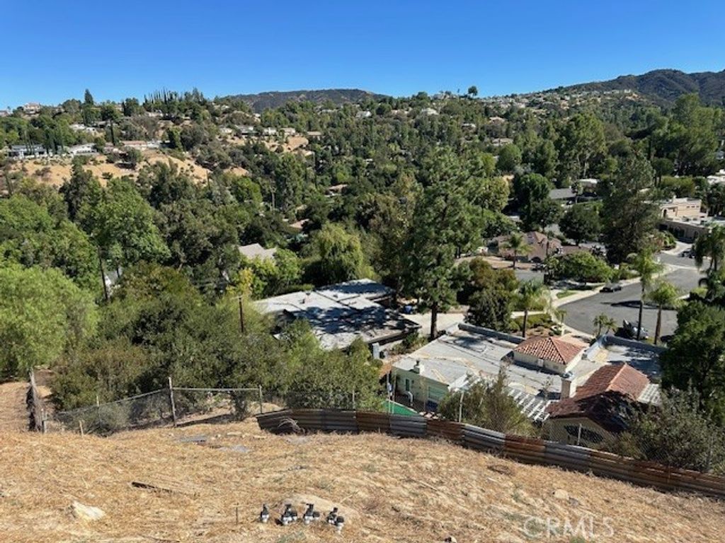 Image 14 of property listing at 4631 Caritina, Tarzana, CA 91356