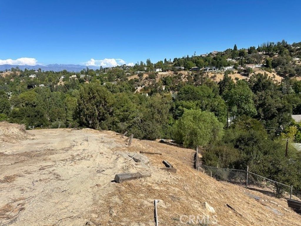 Image 15 of property listing at 4631 Caritina, Tarzana, CA 91356