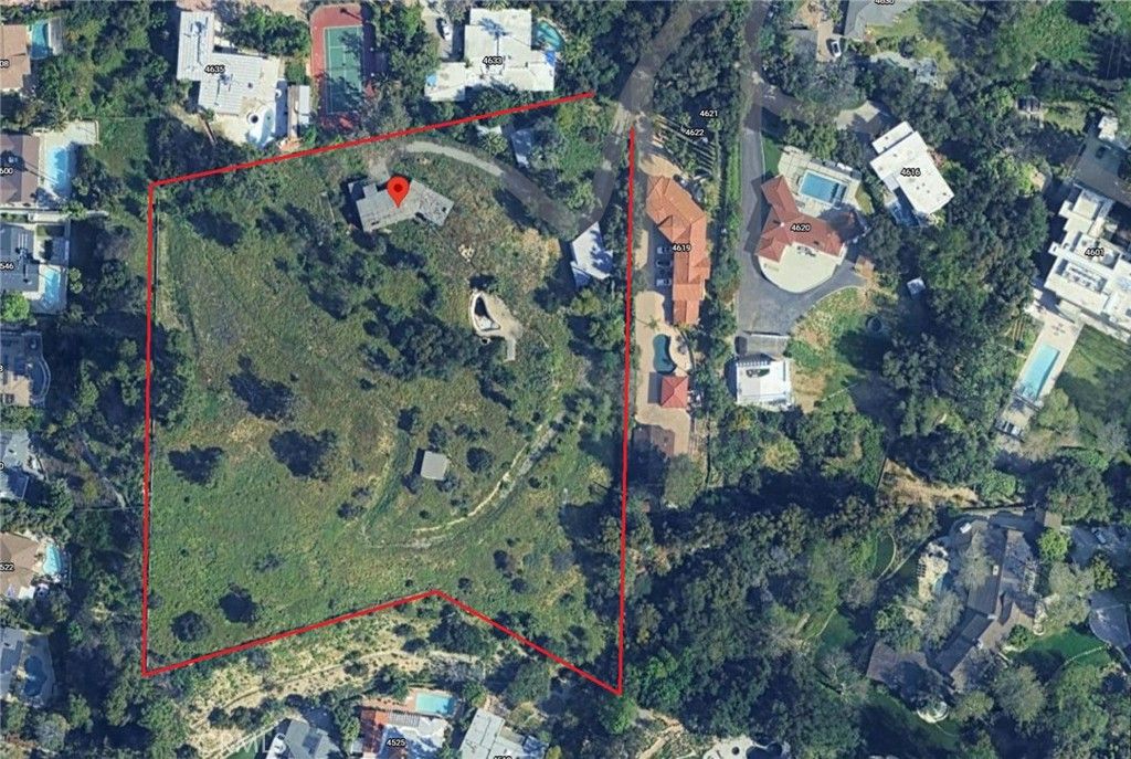 Image 2 of property listing at 4631 Caritina, Tarzana, CA 91356