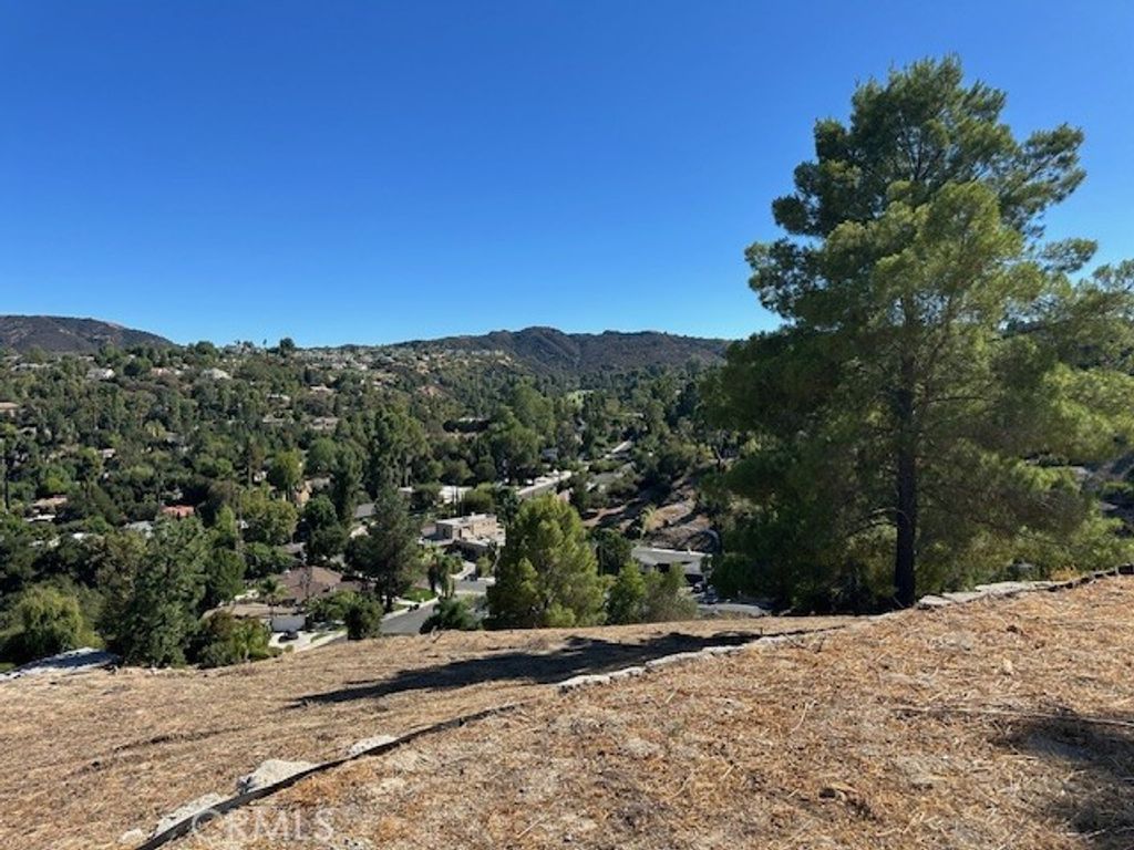 Image 5 of property listing at 4631 Caritina, Tarzana, CA 91356