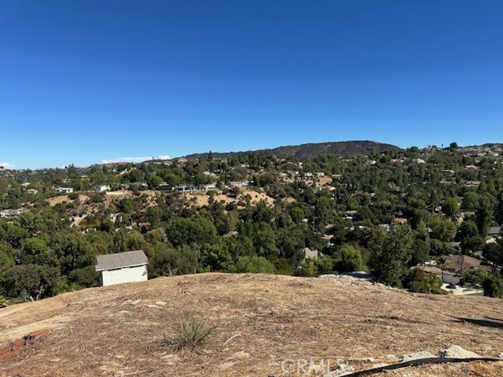 Image 6 of property listing at 4631 Caritina, Tarzana, CA 91356