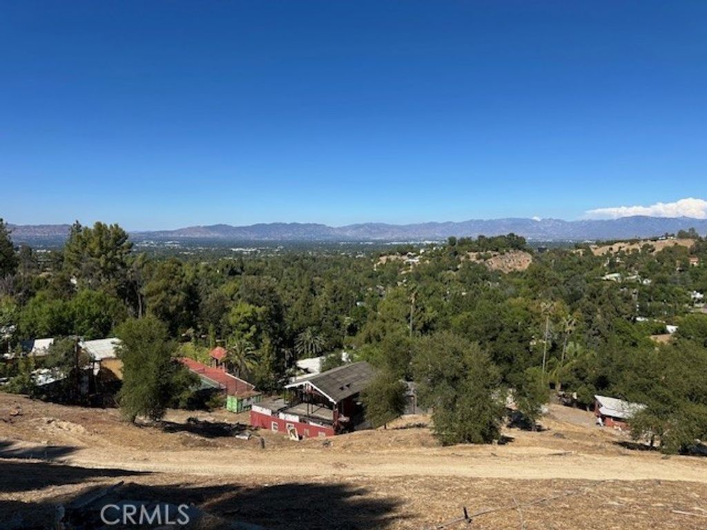 Image 8 of property listing at 4631 Caritina, Tarzana, CA 91356