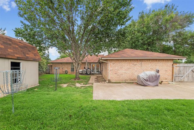 6701 Ridgetop Road, North Richland Hills, TX 76182