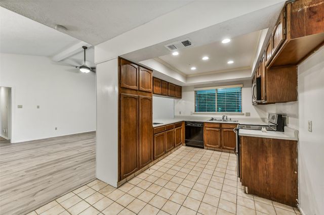 508 E Castle Harbour Drive, Friendswood, TX 77546
