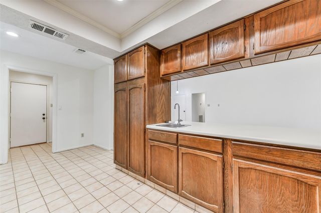 508 E Castle Harbour Drive, Friendswood, TX 77546