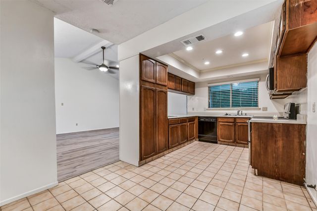 508 E Castle Harbour Drive, Friendswood, TX 77546