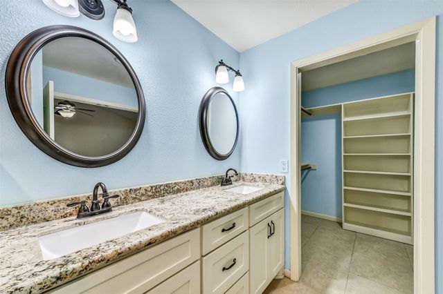 508 E Castle Harbour Drive, Friendswood, TX 77546