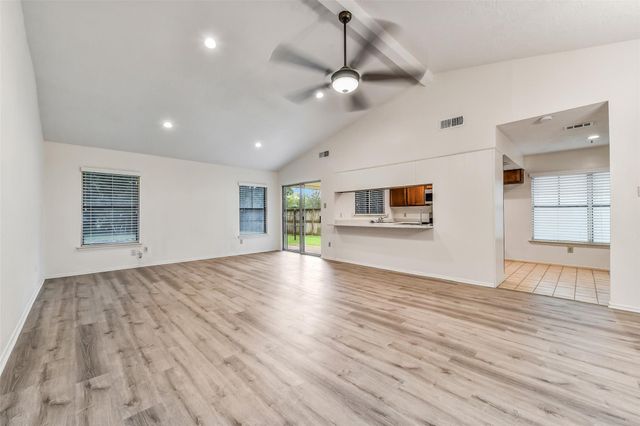 508 E Castle Harbour Drive, Friendswood, TX 77546