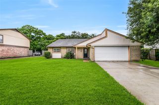 508 E Castle Harbour Drive, Friendswood, TX 77546