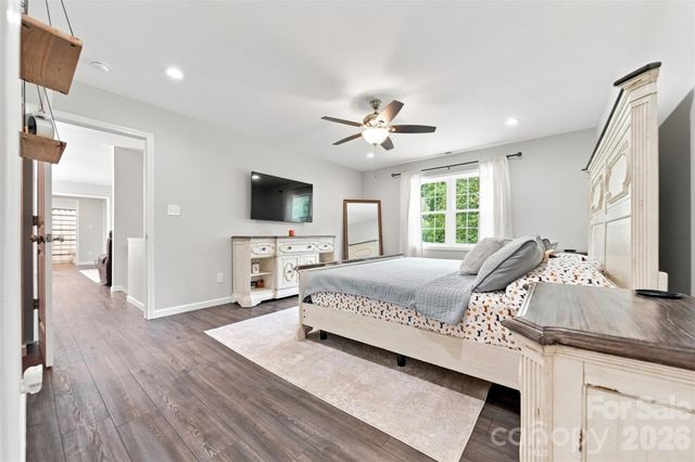 2953 2nd Street Court NW, Hickory, NC 28601