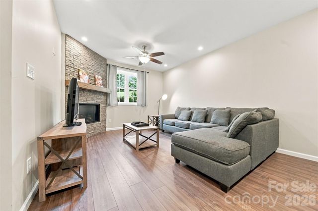 2953 2nd Street Court NW, Hickory, NC 28601