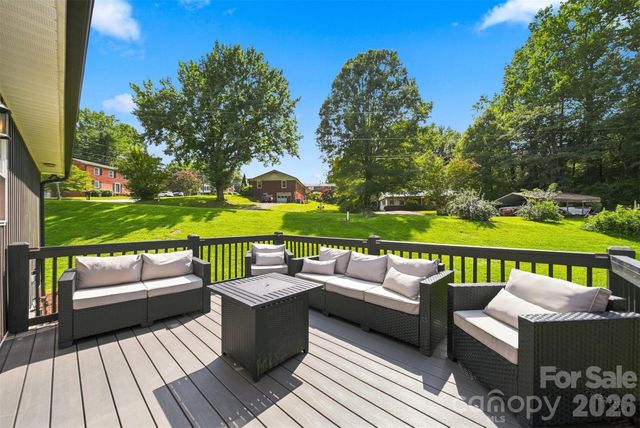 2953 2nd Street Court NW, Hickory, NC 28601