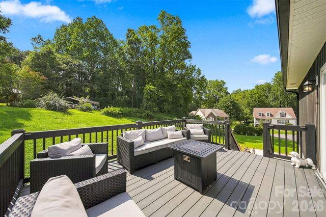 2953 2nd Street Court NW, Hickory, NC 28601