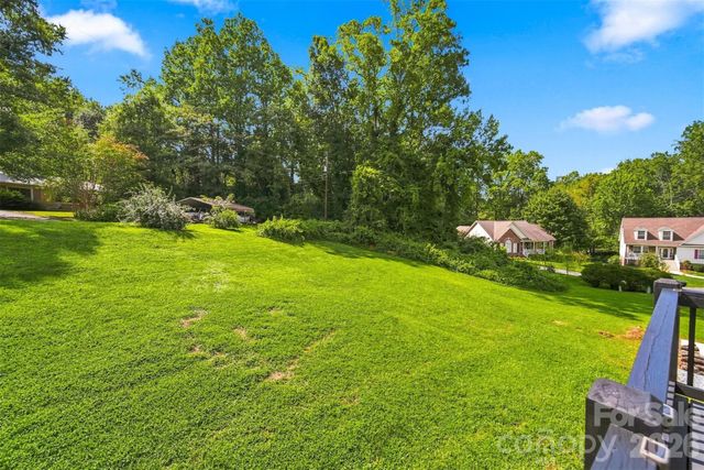 2953 2nd Street Court NW, Hickory, NC 28601