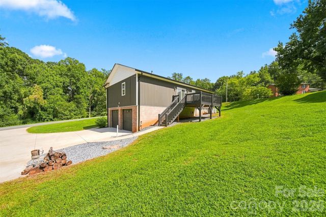 2953 2nd Street Court NW, Hickory, NC 28601