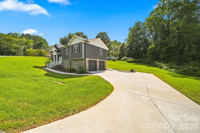2953 2nd Street Court NW, Hickory, NC 28601
