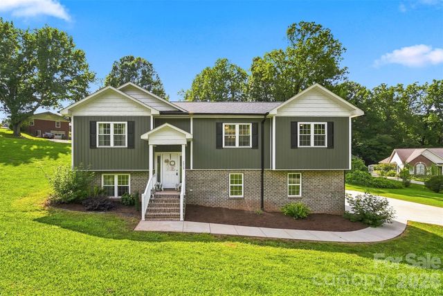 2953 2nd Street Court NW, Hickory, NC 28601