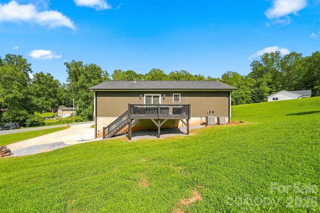 2953 2nd Street Court NW, Hickory, NC 28601