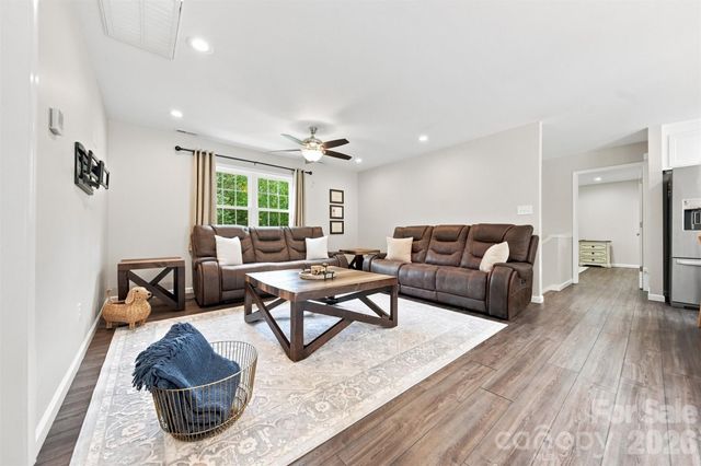 2953 2nd Street Court NW, Hickory, NC 28601
