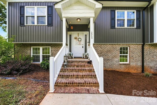 2953 2nd Street Court NW, Hickory, NC 28601