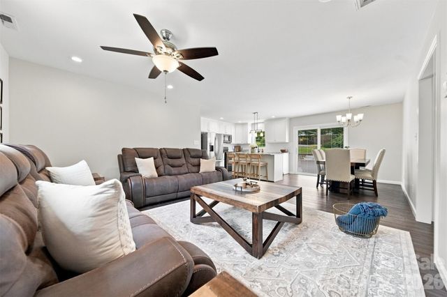 2953 2nd Street Court NW, Hickory, NC 28601