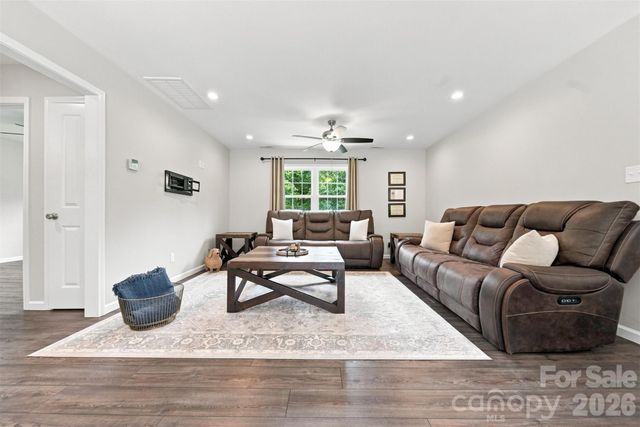 2953 2nd Street Court NW, Hickory, NC 28601