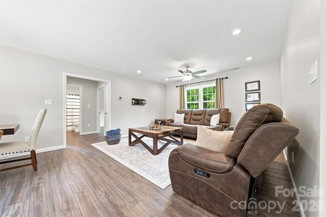 2953 2nd Street Court NW, Hickory, NC 28601